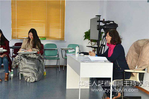 播音主持專(zhuān)業(yè)課上
